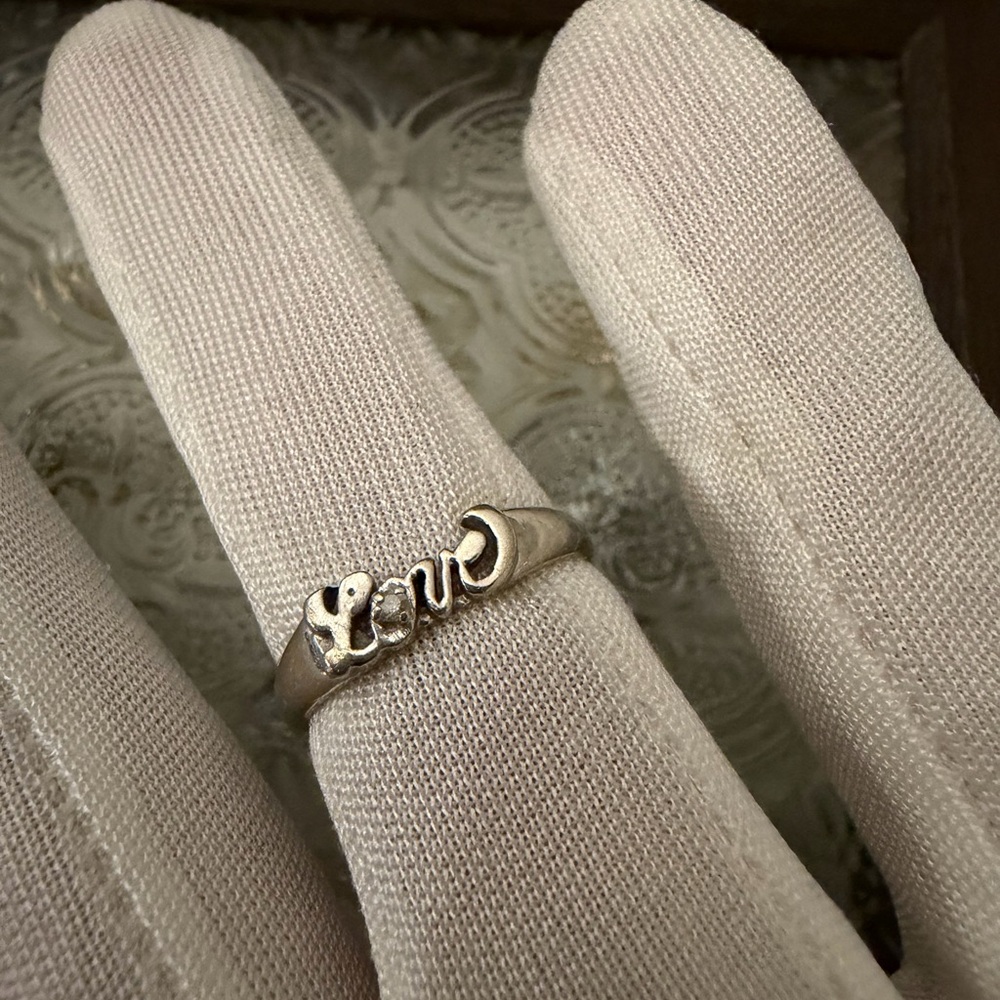EVERBRITE 14kt solid white gold natural diamond Love cursive script Ring retro
